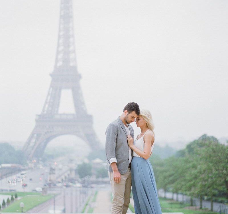 The Most Romantic Anniversary Photo Shoot In Rainy Paris