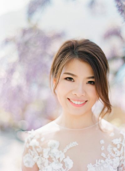 Stunning Prewedding shoot with blossoming wysteria in Lake Como